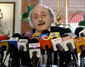 جنبلاط: احداث مصر افقدت قوى 14 آذار في لبنان حليفا كبيرا 