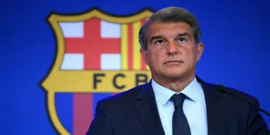 أتلتيكو مدريد يثور في وجه برشلونة ويقرر متابعته قانونيا أمام الفيفا