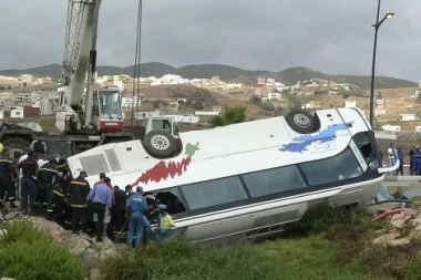إصابة أربعة بجروح خطيرة بينهم مغاربة في حادثة انقلاب حافلة أليكانتي وجميعهم لا زالوا يرقدون بالمستشفى