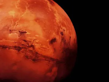 بقعة غامضة تزحف فوق المريخ منذ عقود وتربك العلماء