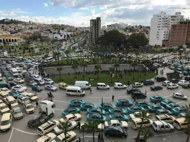 بالفيديو والصور:سائقو "الطاكسيات" يشعلون شوارع طنجة بسبب غلاء الوقود(تصريحات المحتجين)