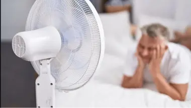 إيجابيات وسلبيات النوم تحت المروحة