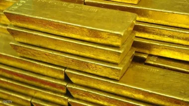 الذهب يهبط لأدنى مستوى في شهر مقابل صعود الدولار