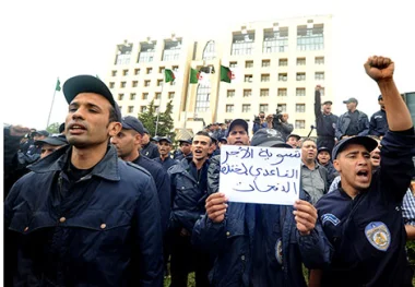 الوضع الاقتصادي بالجزائر يذكر بسياق "الأحداث الكارثية" التي شهدتها البلاد في الثمانينيات
