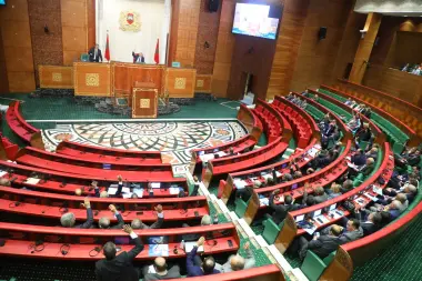 مجلس المستشارين يوافق بالأغلبية على قانون مالية 2026 وسط نقاشات حادة وتعديلات بالجملة