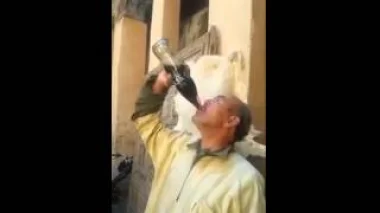 مراكشي يشرب قرعة كوكاكولا ديال 1 لتر في ثانيتين بدون ما يتنفس