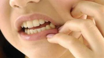 7 عادات تدمر أسنانك.. ابتعد عنها