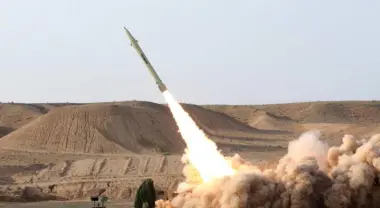 الحوثيون يقصفون مطار بن غوريون الإسرائيلي بصاروخ باليستي