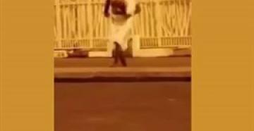 بالفيديو.. شاهد ماذا فعل حاج أفريقي قبل رمي الجمرات