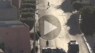 رشق قوات الأمن بالحجارة من طرف المرتزقة بالعيون