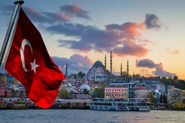 لا تميز بين مدير ولا غفير.. تركيا تقود حملة تعسف واستفزاز في وجه السياح المغاربة وتمنعهم من ولوج أراضيها