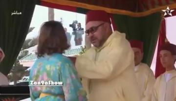 موقف محرج لـ”ليلى أمزيان” أمام الملك محمد السادس لحظة التوشيح