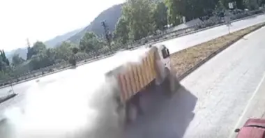 عطل في فرامل شاحنة يتسبب بكارثة في تركيا