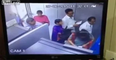 بالفيديو.. «لصة» تسرق رجلًا بعد قطع حقيبته بموس تحمله في فمها