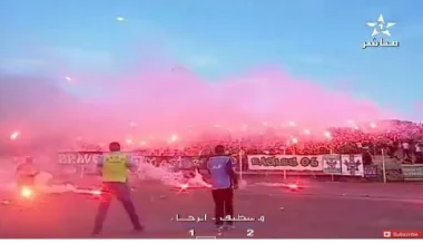 جمهور الرجاء يشعل النار في ملعب النار بالجزائر