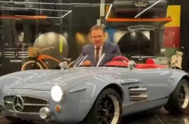 سيارة أطفال بسعر خيالي.. مرسيدس SL300 مصغّرة تبهر الأثرياء