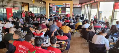 بعد "باكات" بأسعار خيالية.. مقاهي المدن تفرض على الزبناء طلب مأكولات لمشاهدة مباريات المنتخب