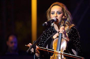 بالصور : مهرجان "أصوات نسائية" ينطلق باطلالة صاروخية لزينة الداودية أمام جمهور قياسي