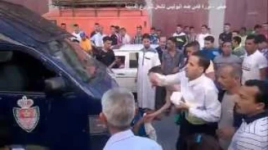 ثورة ضد البوليس بفاس بعد محاولة رجل امن الدفاع عن نفسه