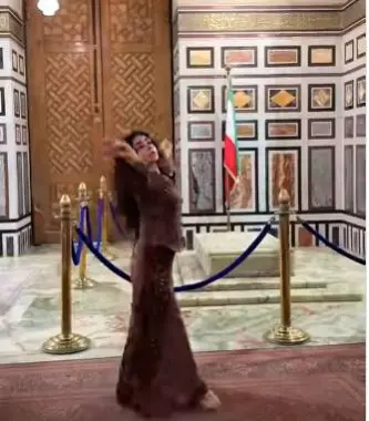 فتاة تشعل غضبًا واسعًا في مصر بعد رقصها داخل ضريح شاه إيران