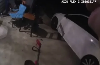 بالفيديو .. شرطي في تكساس يقتل بالخطأ سيدة سوداء في منزلها بسبب مكالمة لجارها