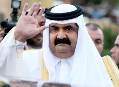 هذا هـو السبب من وراء إصابة أمير قطر السابق بكسر في ساقه
