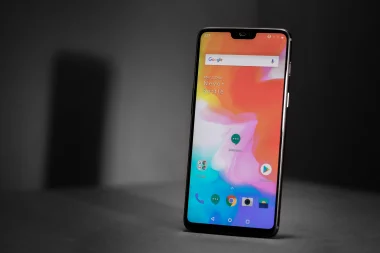 شاهد الهاتف OnePlus 6 يصمد في وجه إختبارات المتانة