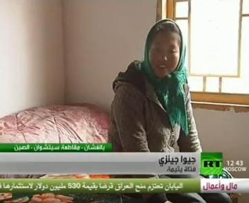 فتاة صينية تكبر قبل الأوان