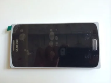 هاتف من شركة سامسونج بنظام Tizen OS معروض للبيع على موقع eBay