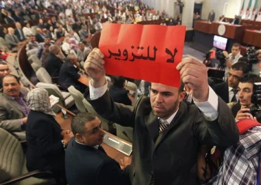زعيم حزب سياسي يضرب عن الطعام احتجاجا على التزوير الانتخابي بالجزائر