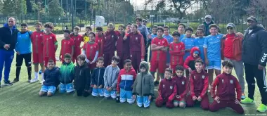 من الأزقة للعالمية.. ملاعب القُرْب تغيّر وجه الكرة المغربية