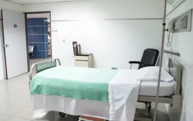 فضيحة بمصحة خاصة بتطوان.. استغلال مأساة طفل وفرض مبالغ خيالية قبل العلاج