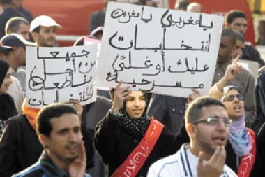 آلاف المغاربة يتظاهرون و يدعون لمقاطعة انتخابات 25 نونبر
