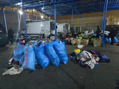 جمارك طنجة المتوسط تُفشل محاولة إدخال شحنة جديدة من "ملابس الموت"