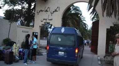 الحي الجامعي بفاس :إصابات واعتقالات في صفوف الطلبة أثناء فض الأمن لاعتصامهم