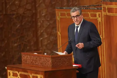 أخنوش يقدم في جلسة مشتركة بمجلسي البرلمان الحصيلة الحكومية 2021-2026