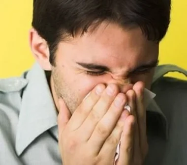 أستاذ يصاب بكسر مزدوج في الأنف بفاس بعد اعتداء تلميذه عليه