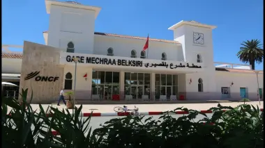 في مشهد مأساوي.. مصرع شاب ببلقصيري بعد قفزه من القطار بسبب التذكرة