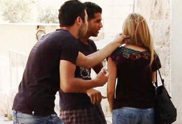 مصر بدأت بمعاقبة المتحرشين: حبس رجل سنةً لإدانته بالتقاط صور لامرأة في حافلة عامة