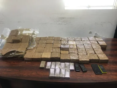 ايقاف ثلاثة مشتبه فيهم بحي كويلما بتطوان و بحوزتهم 30كلغ من مخدر الشيرا