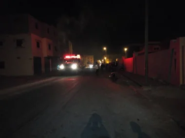 بالفيديو : إندلاع حريق مهول بداخل مخبرة بمدينة الداخلة