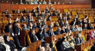 مجلس النواب يصادق بالإجماع على قانون الوصاية على العرش