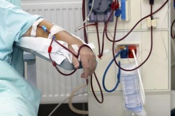 مريضة بالقصور الكلوي تُوجه اتهامات لطبيب حول مُطالبتها بمبلغ مالي للعلاج في مصحة خاصة