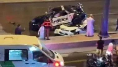 بالفيديو...وفاة مصري في السعودية بعد سقوط سيارة شرطة على سيارته