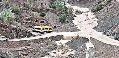 في عز الصيف.. سيول جارفة تخترق جبال أزيلال