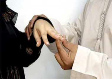 هذه هي الطريقة التي يتحدث بها الأزواج السعداء مع بعضهم