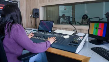 برامج رمضان على أثير "الإذاعة الوطنية": محتوى متنوع بقرب دائم من نبض المجتمع