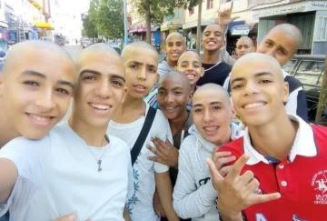 شباب يطلقون حملة حلق الرؤوس للتعبير عن "الرجولة" و محاربة قصات الشعر الغريبة