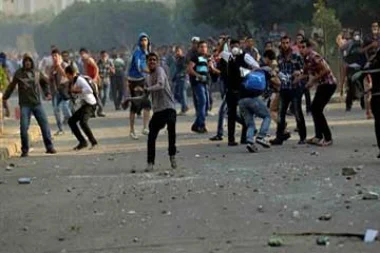 مصر : إصابة 12 شخصا باشتباكات بين الإخوان ومعارضيهم بجامعة الزقازيق