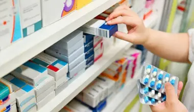 لقجع يدخل في مواجهة مباشرة مع لوبي الأدوية: هدفنا تخفيض الأسعار ولن نُخرج قوانين "على المقاس"